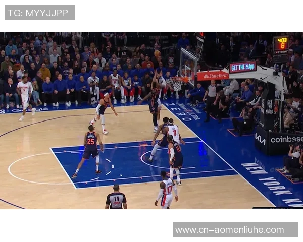 季后赛激战尼克斯对决热火双方争夺总冠军席位的精彩瞬间回顾